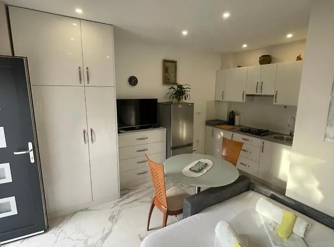 Nikola Apartman