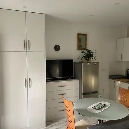 Nikola Appartement *